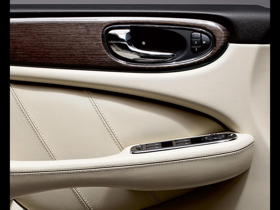  Jaguar XJ Portfolio 2009 года  (фото 17 из 29)